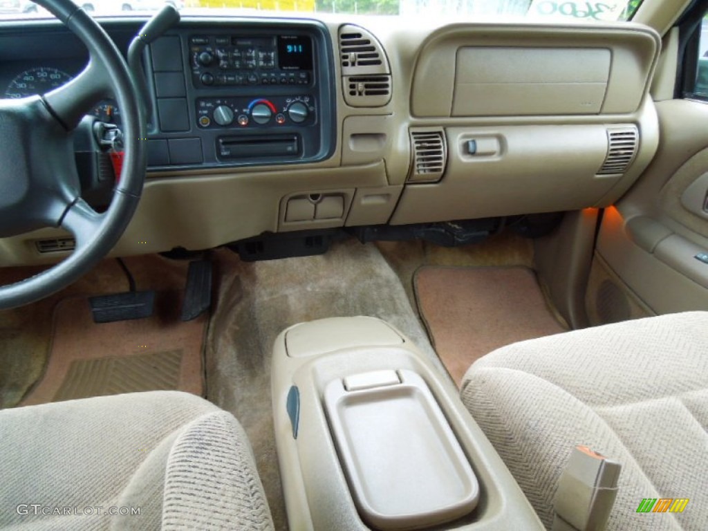 1999 Chevrolet Suburban C1500 LS Neutral Dashboard Photo #67959146