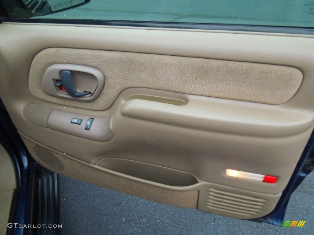 1999 Chevrolet Suburban C1500 LS Neutral Door Panel Photo #67959164