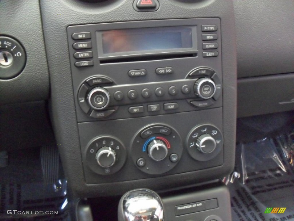 2006 Pontiac G6 V6 Sedan Controls Photo #67960196
