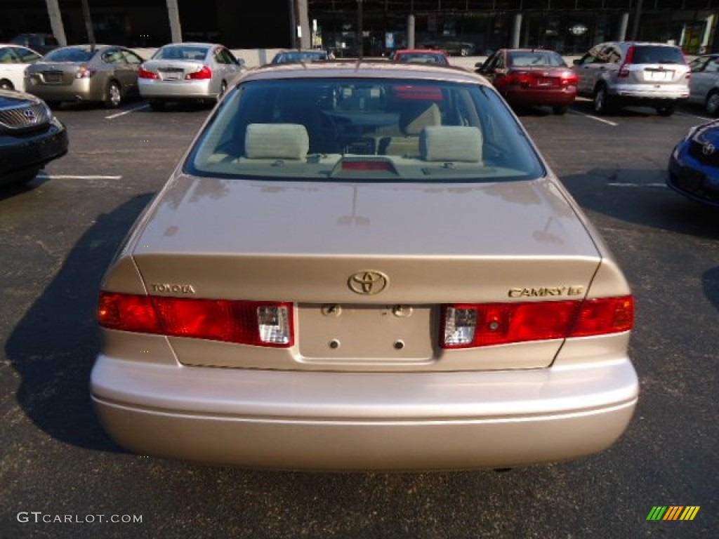2000 Camry LE - Champagne / Oak photo #3