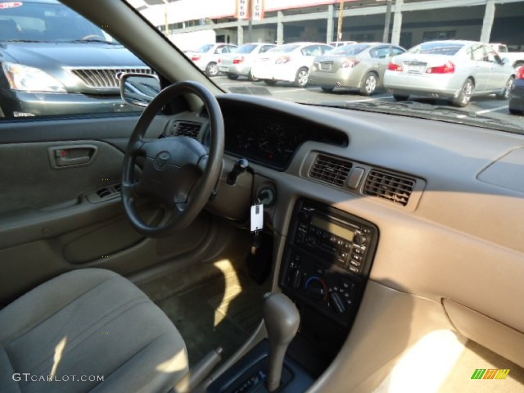 2000 Camry LE - Champagne / Oak photo #6