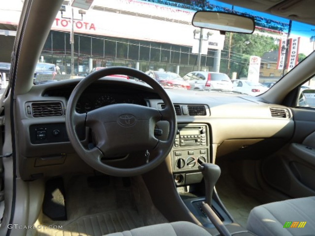2000 Camry LE - Champagne / Oak photo #13