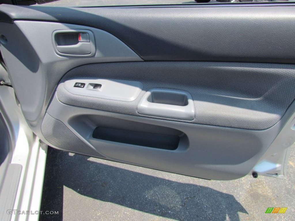 2002 Lancer ES - Munich Silver Metallic / Gray photo #15