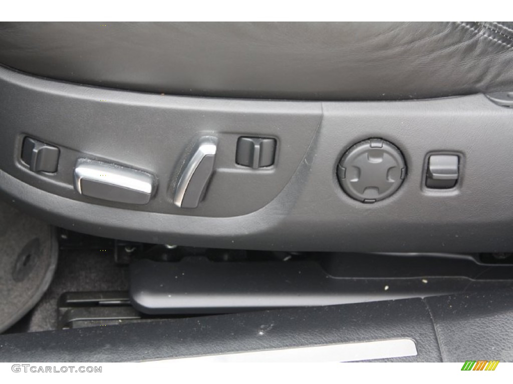 2008 Audi S8 5.2 quattro Controls Photo #67968928