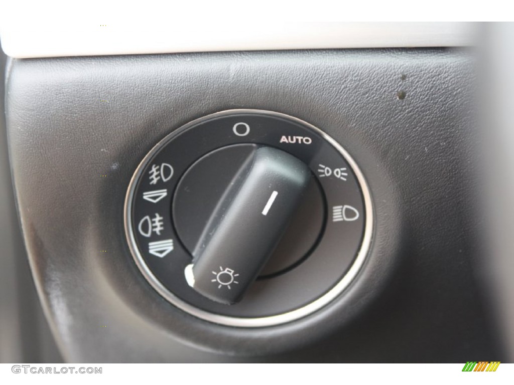 2008 Audi S8 5.2 quattro Controls Photo #67969078