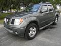 2005 Storm Gray Metallic Nissan Frontier LE Crew Cab  photo #3