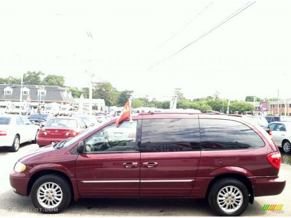 2002 Town & Country Limited - Dark Garnet Red Pearlcoat / Sandstone photo #4