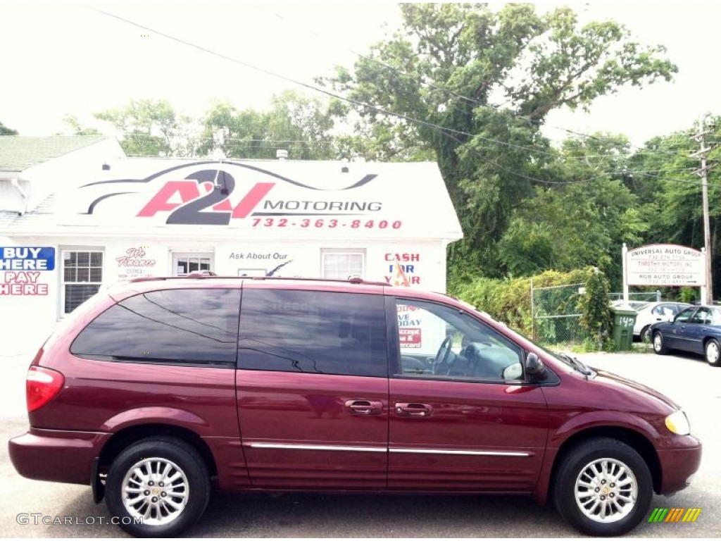 2002 Town & Country Limited - Dark Garnet Red Pearlcoat / Sandstone photo #8