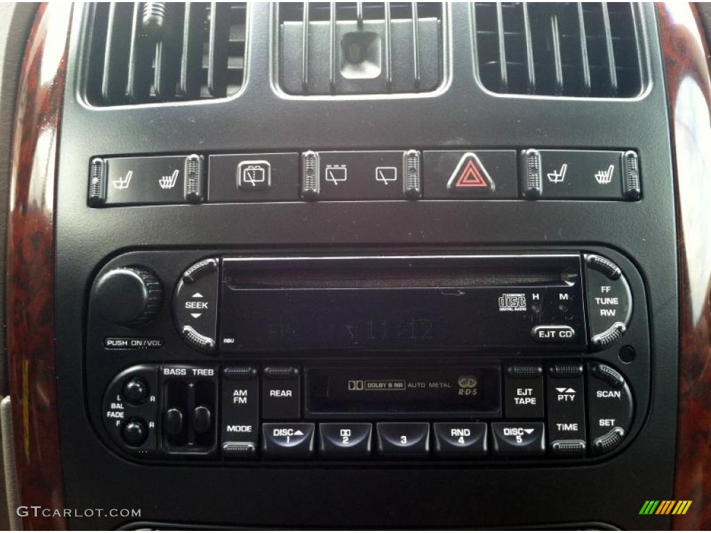 2002 Chrysler Town & Country Limited Audio System Photos