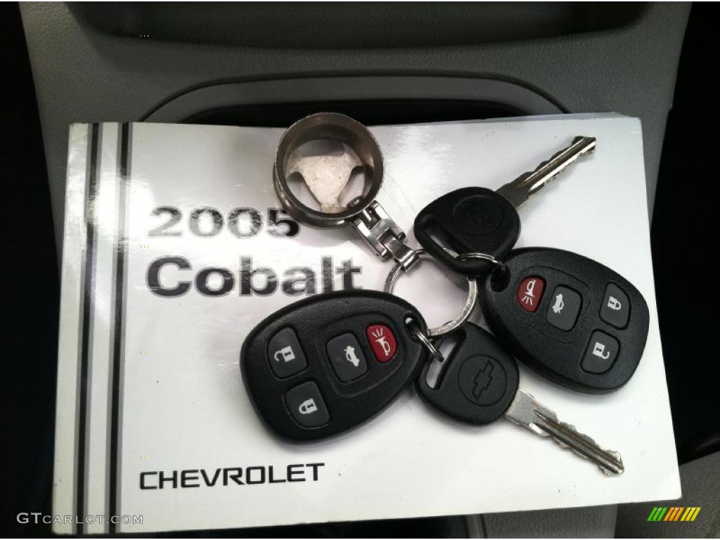 2005 Cobalt Sedan - Arrival Blue Metallic / Gray photo #32