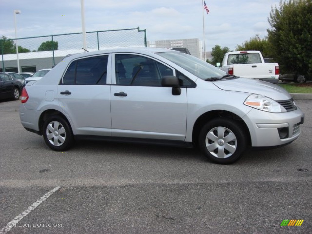 2011 Versa 1.6 Sedan - Brilliant Silver Metallic / Charcoal photo #2