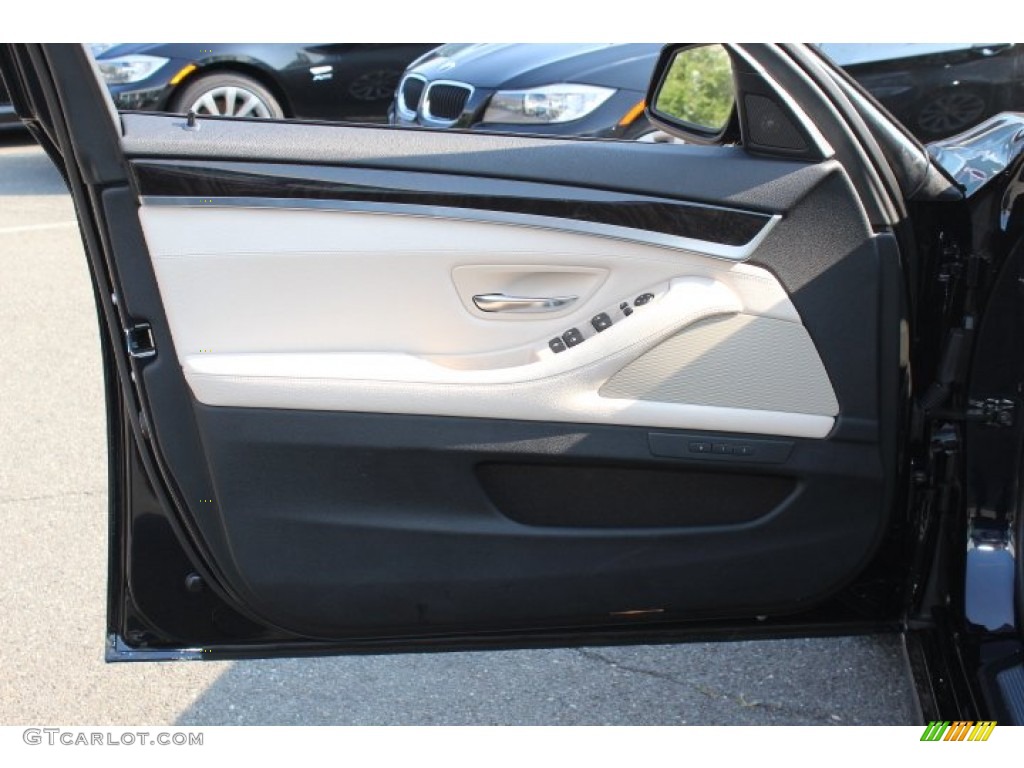 2012 BMW 5 Series 550i xDrive Sedan Oyster/Black Door Panel Photo #67979426