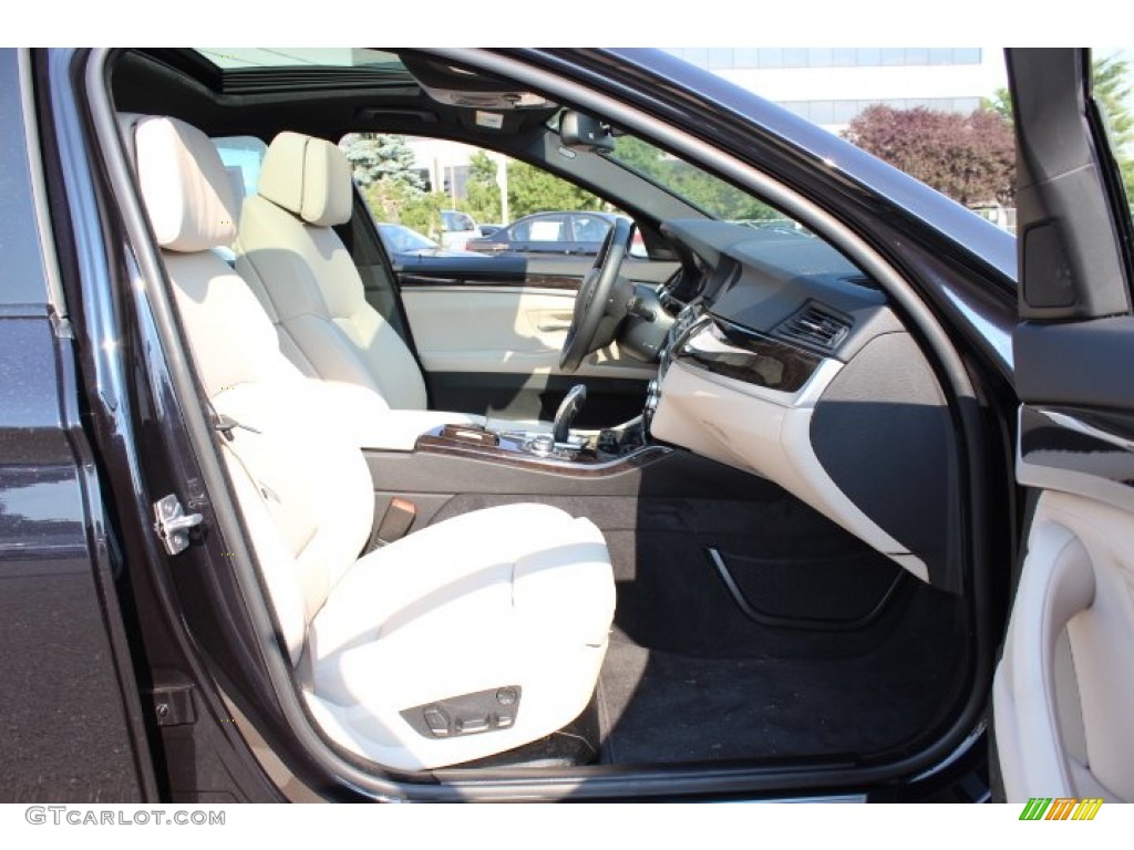 Oyster/Black Interior 2012 BMW 5 Series 550i xDrive Sedan Photo #67979564