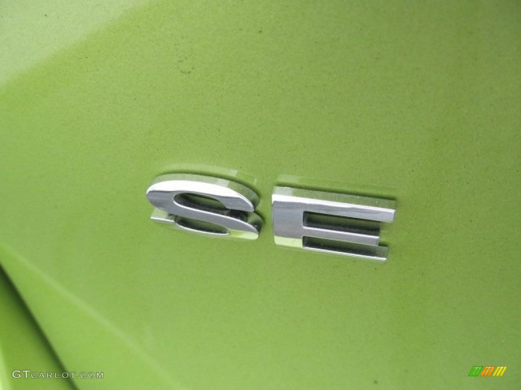 2011 Fiesta SE Sedan - Lime Squeeze Metallic / Charcoal Black/Blue Cloth photo #7