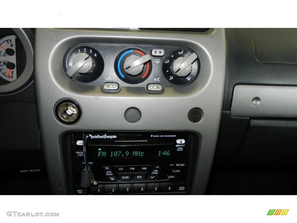 2004 Nissan Xterra SE Supercharged 4x4 Controls Photo #67986317