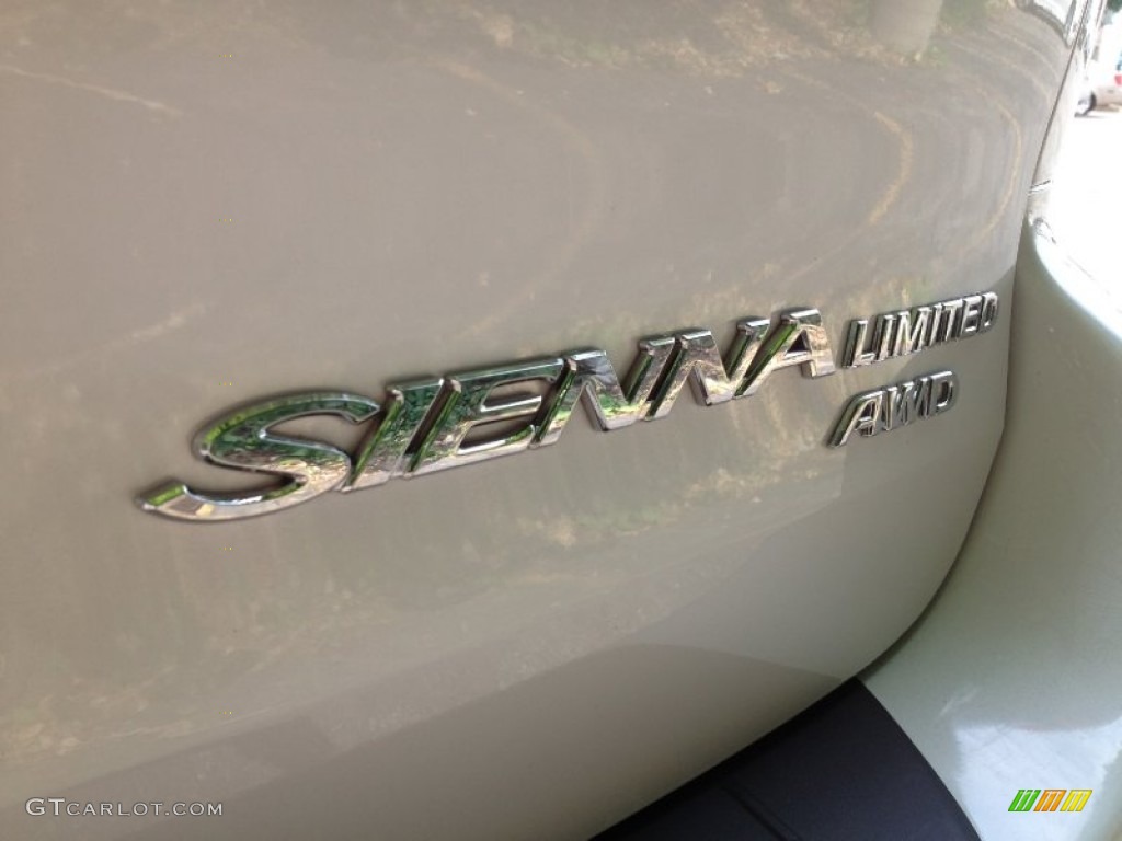 2006 Toyota Sienna Limited AWD Marks and Logos Photos