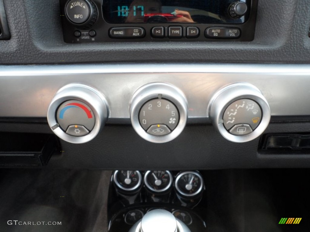 2006 Chevrolet SSR Standard SSR Model Controls Photo #67995680