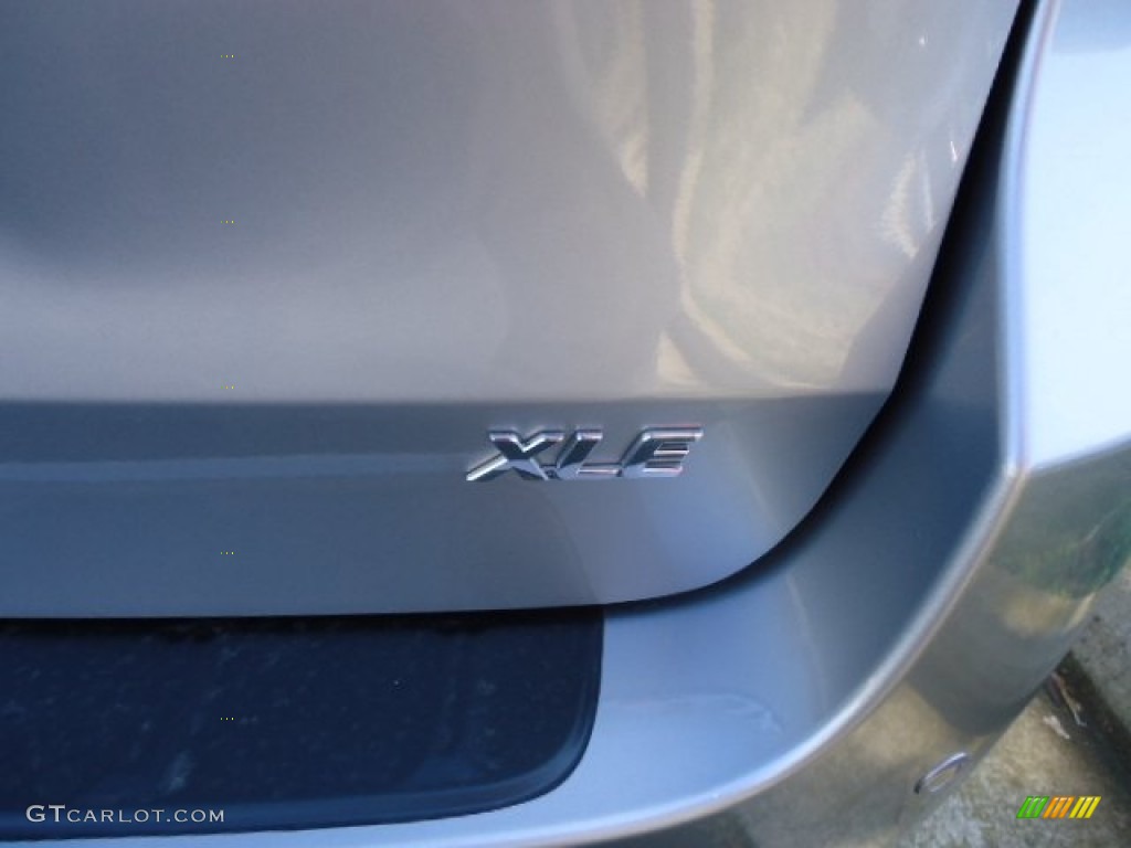 2012 Sienna XLE AWD - Silver Sky Metallic / Light Gray photo #12