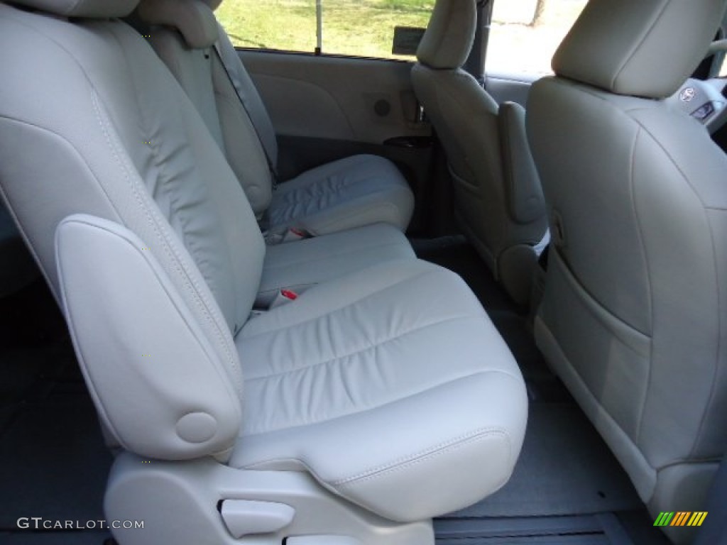 2012 Sienna XLE AWD - Silver Sky Metallic / Light Gray photo #21