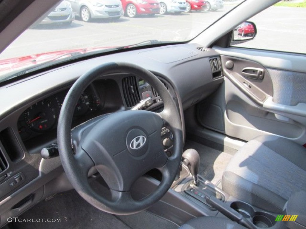 2005 Hyundai Elantra GLS Hatchback Gray Steering Wheel Photo #68006171
