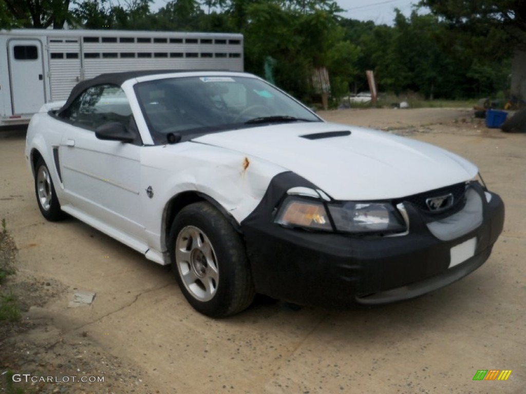 1999 Mustang V6 Convertible - Crystal White / Dark Charcoal photo #1