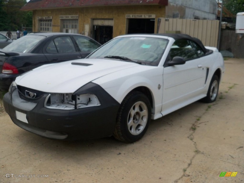 1999 Mustang V6 Convertible - Crystal White / Dark Charcoal photo #3