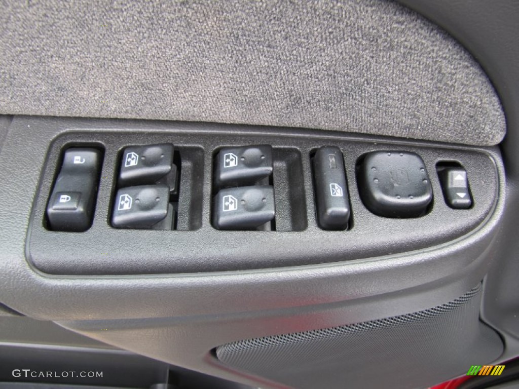 2003 Silverado 2500HD LS Crew Cab 4x4 - Victory Red / Dark Charcoal photo #15