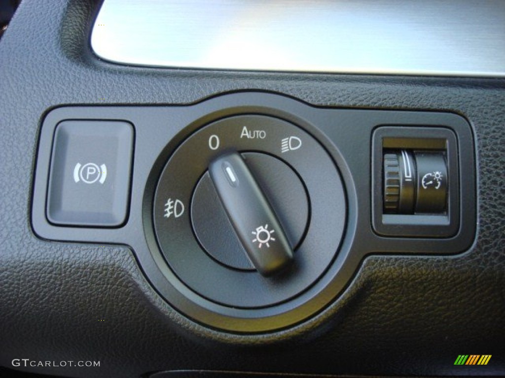 2007 Volkswagen Passat 2.0T Sedan Controls Photo #68024330