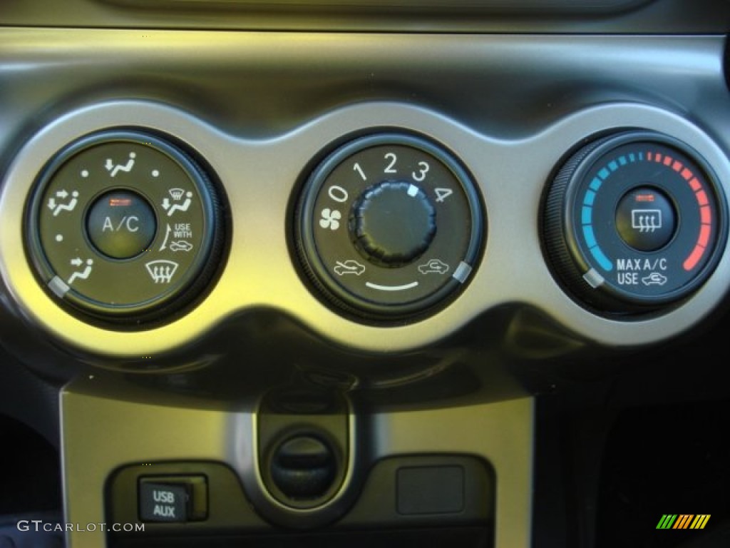 2011 Scion xD Standard xD Model Controls Photo #68025956