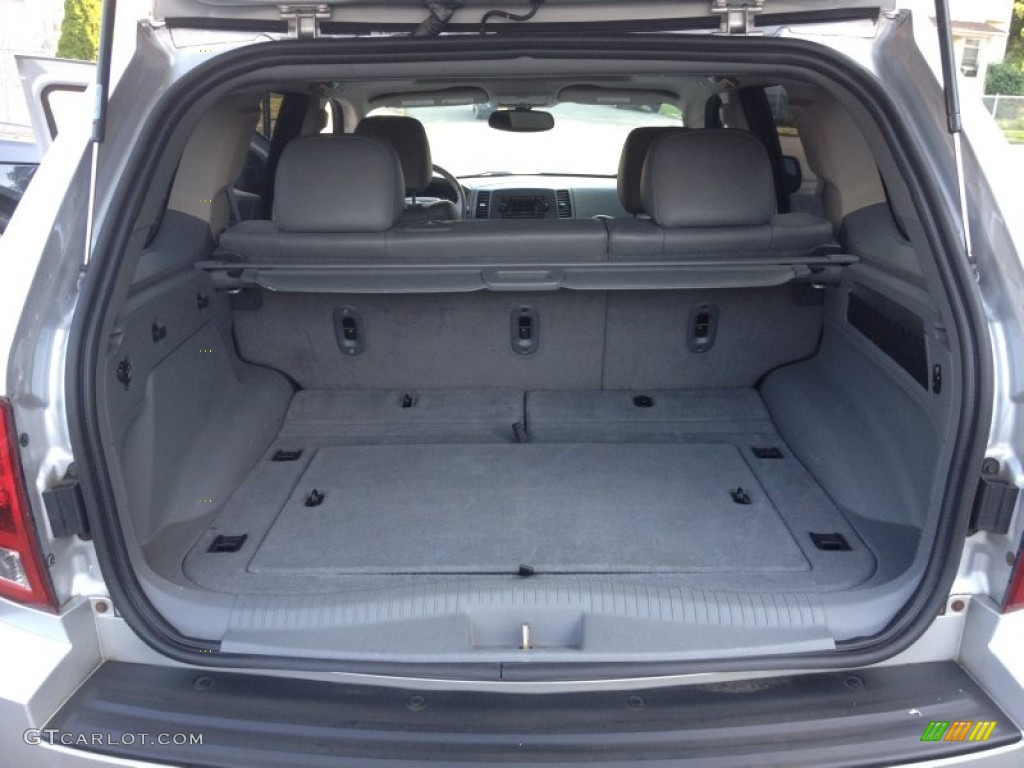 2005 Jeep Grand Cherokee Laredo 4x4 Trunk Photo #68027984