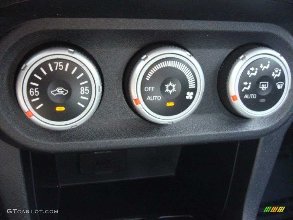 2008 Mitsubishi Lancer Evolution GSR Controls Photo #68028140