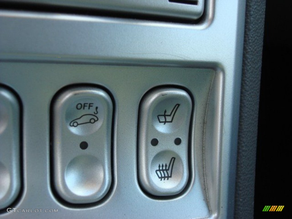 2005 Chrysler Crossfire Limited Roadster Controls Photo #68029298
