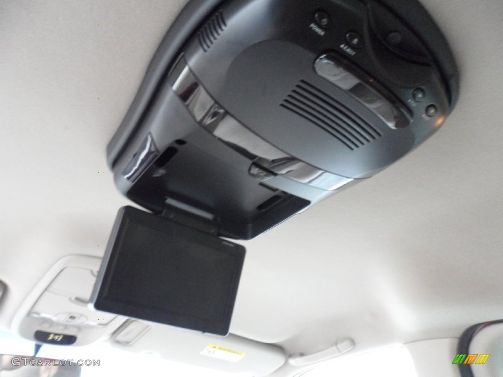 2005 Sedona LX - Ruby Red Metallic / Beige photo #32