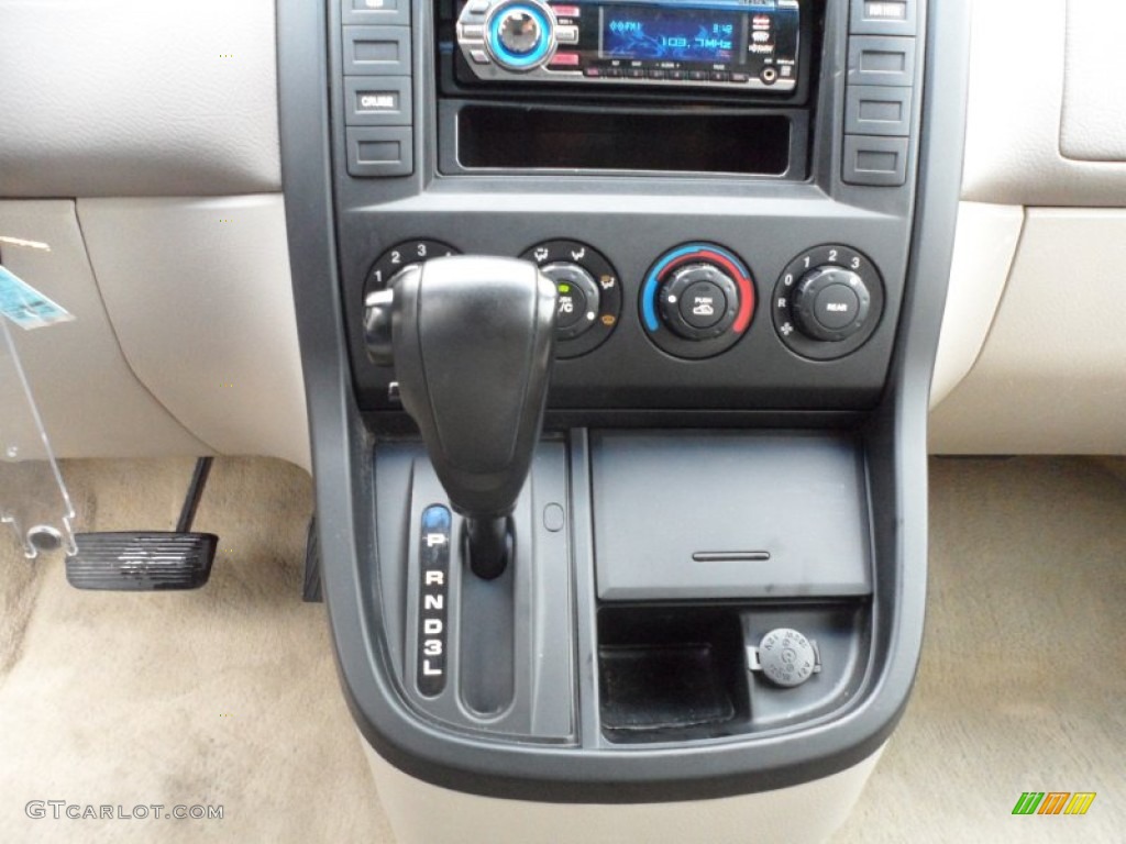 2005 Sedona LX - Ruby Red Metallic / Beige photo #36