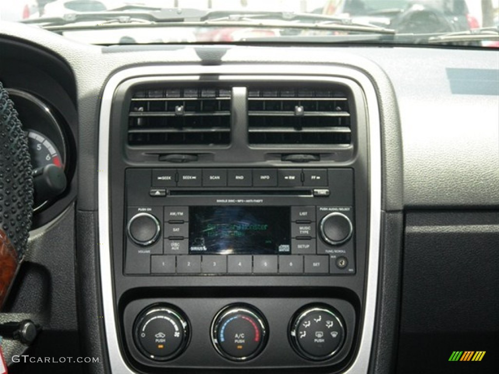 2012 Caliber SXT - Bright White / Dark Slate Gray photo #38