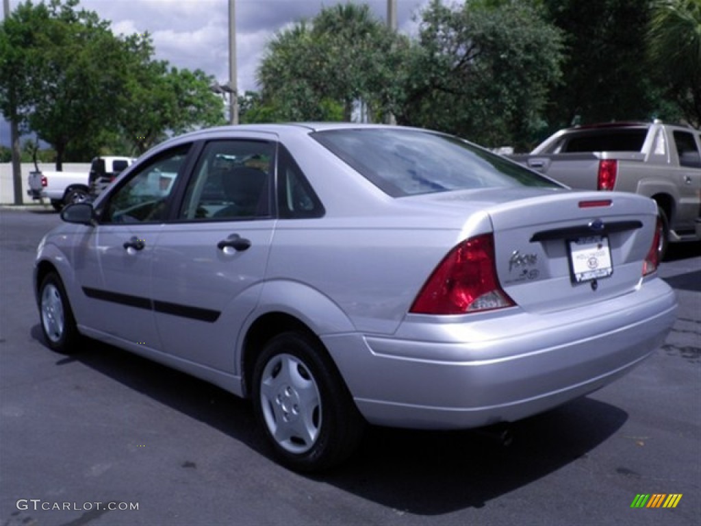 2003 Focus LX Sedan - CD Silver Metallic / Medium Graphite photo #9