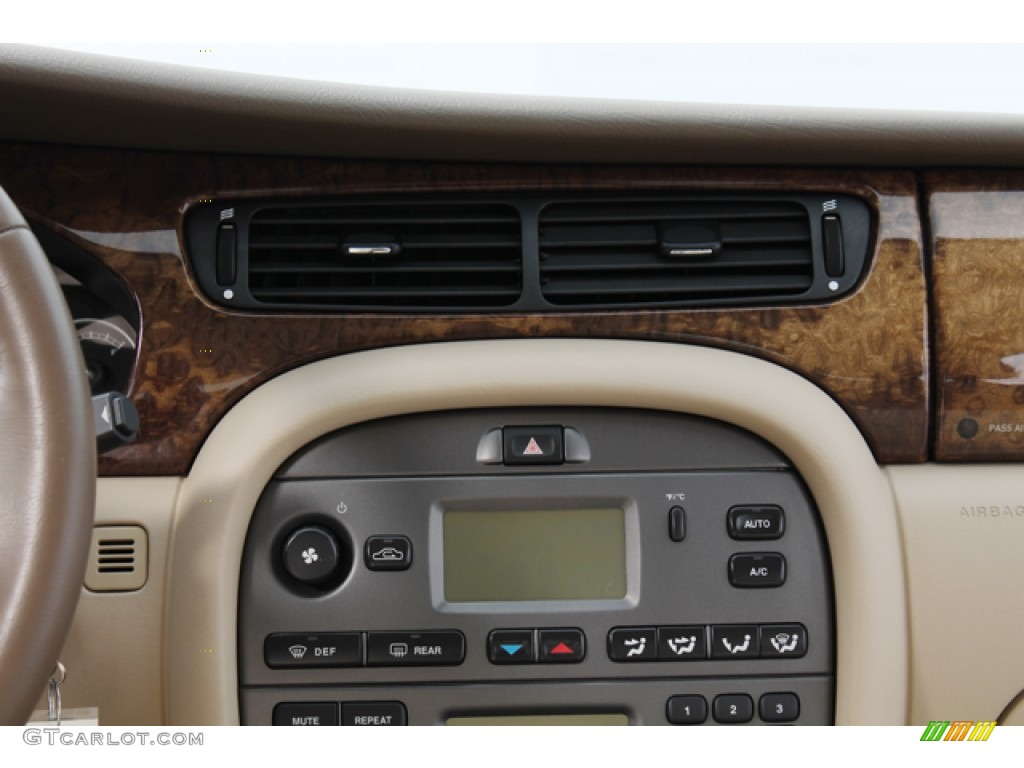 2004 Jaguar X-Type 2.5 Controls Photo #68039984