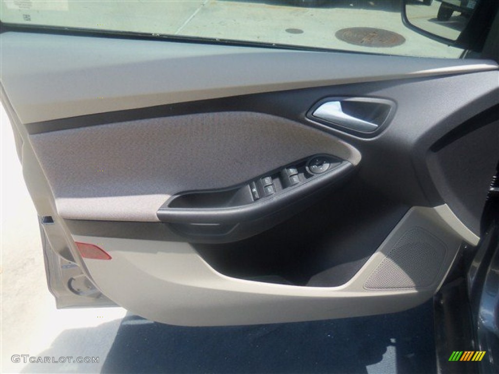 2012 Focus SE Sedan - Sterling Grey Metallic / Stone photo #11