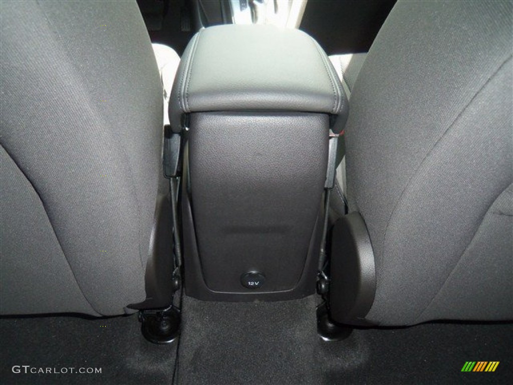 2012 Focus SE Sedan - Sterling Grey Metallic / Charcoal Black photo #17