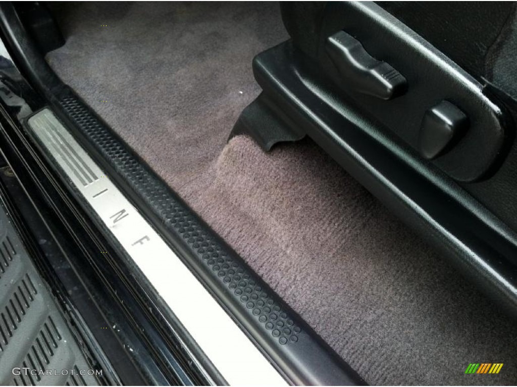 2002 QX4 4x4 - Black Obsidian / Graphite photo #22