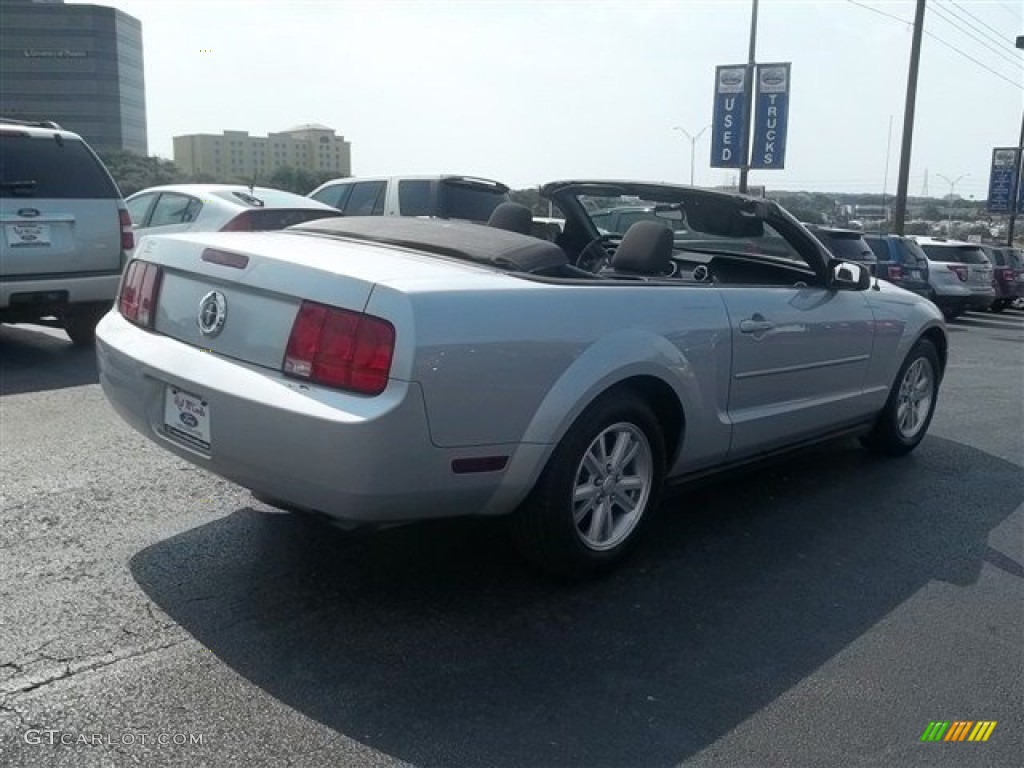 2007 Mustang V6 Deluxe Convertible - Satin Silver Metallic / Dark Charcoal photo #3