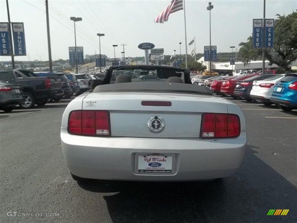 2007 Mustang V6 Deluxe Convertible - Satin Silver Metallic / Dark Charcoal photo #4