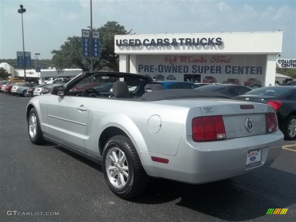 2007 Mustang V6 Deluxe Convertible - Satin Silver Metallic / Dark Charcoal photo #5
