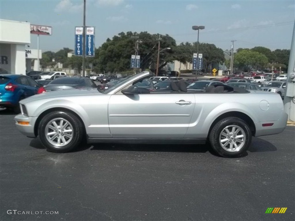 2007 Mustang V6 Deluxe Convertible - Satin Silver Metallic / Dark Charcoal photo #6