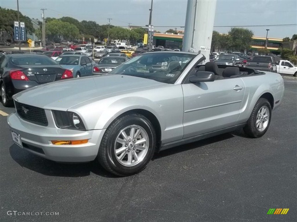 2007 Mustang V6 Deluxe Convertible - Satin Silver Metallic / Dark Charcoal photo #7