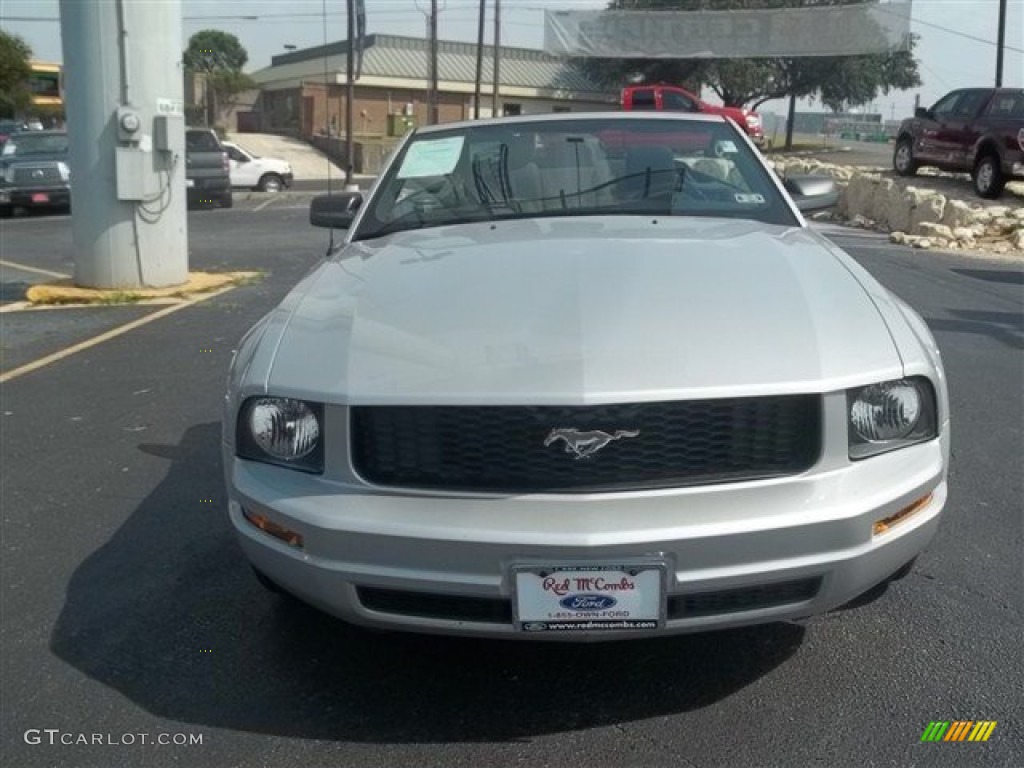 2007 Mustang V6 Deluxe Convertible - Satin Silver Metallic / Dark Charcoal photo #8