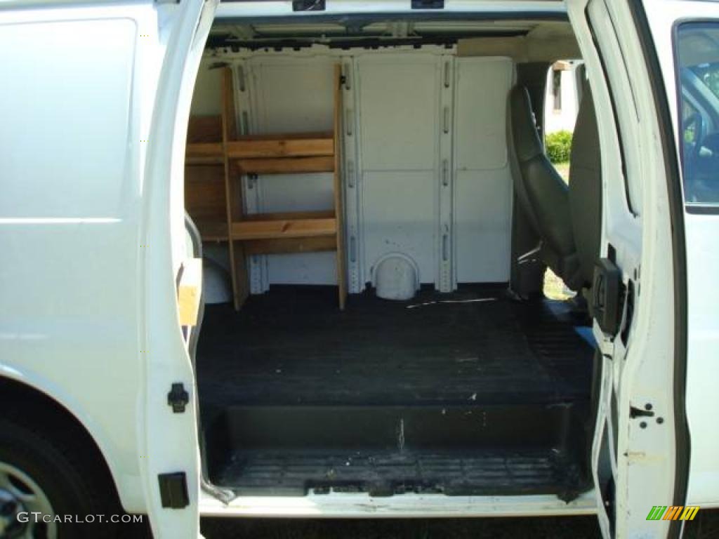 2004 Express 1500 Cargo Van - Summit White / Medium Dark Pewter photo #12
