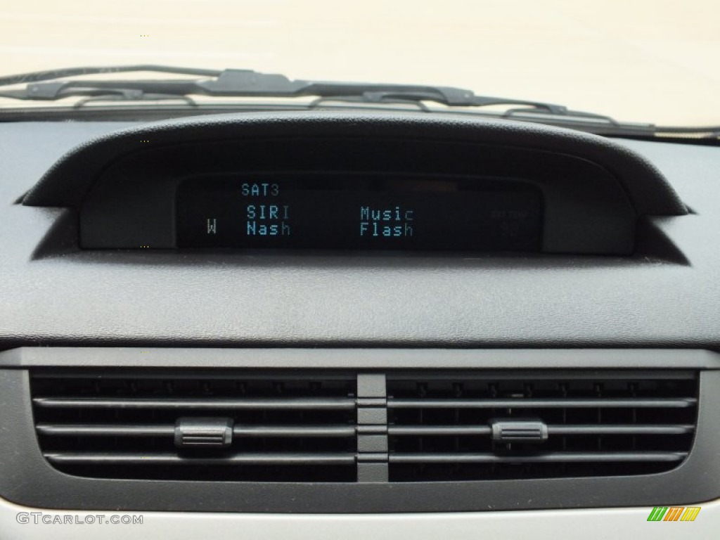 2011 Focus SES Sedan - Ingot Silver Metallic / Charcoal Black photo #36
