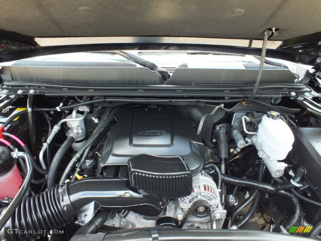 2011 GMC Sierra 2500HD SLE Crew Cab Engine Photos
