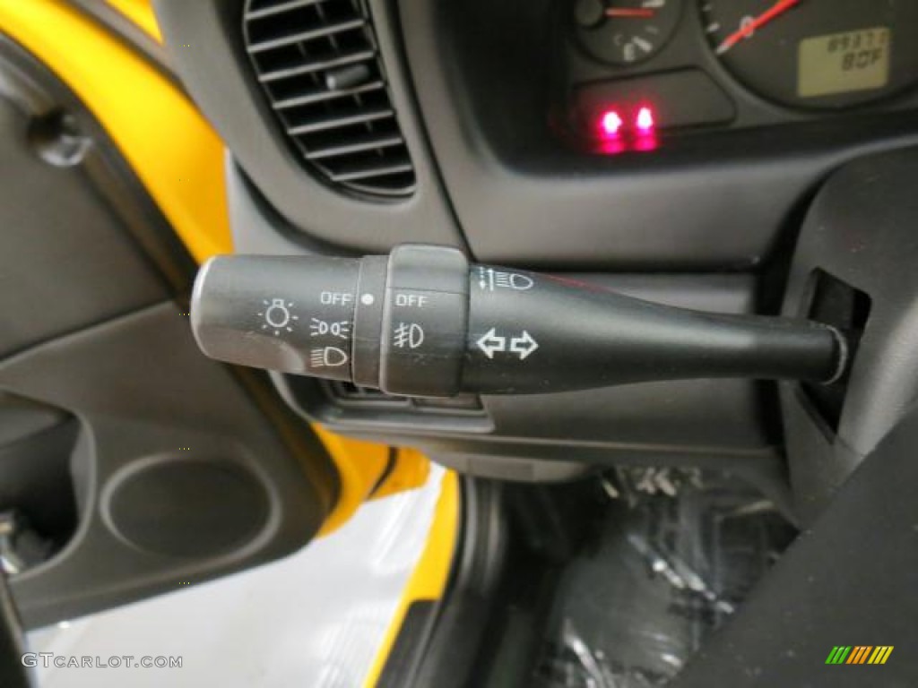 2006 Sentra 1.8 S Special Edition - Sunburst Yellow / Charcoal photo #15